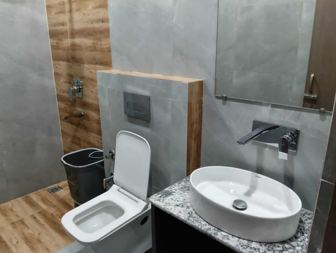 Bathroom 3, Hotel Grey Stone B & B, Amritsar
