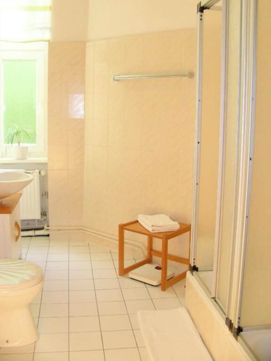 Bathroom 4, Pension Brinn, Berlin