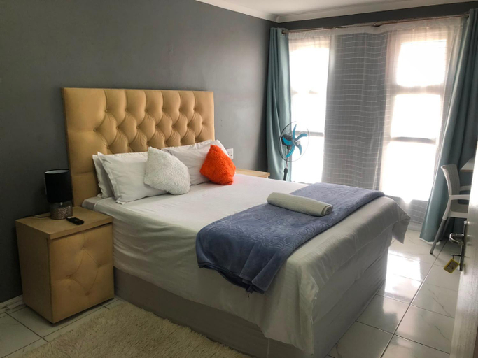 Bedroom 2, De Capital Guest House, Buffalo City