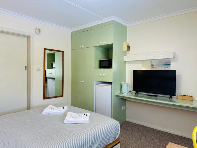 Bedroom 2, Stonez Boutique Accommodation, Hepburn - West