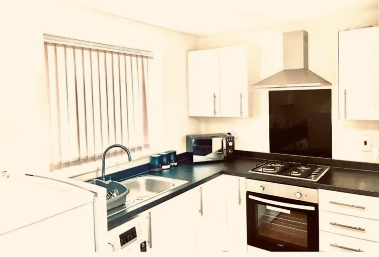 Private kitchen 4, LT Properties Serviced Apartments, Luton