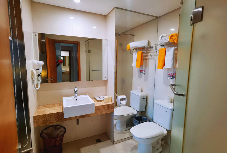 Bathroom 3, Ming Tien Inn, Zhaoqing