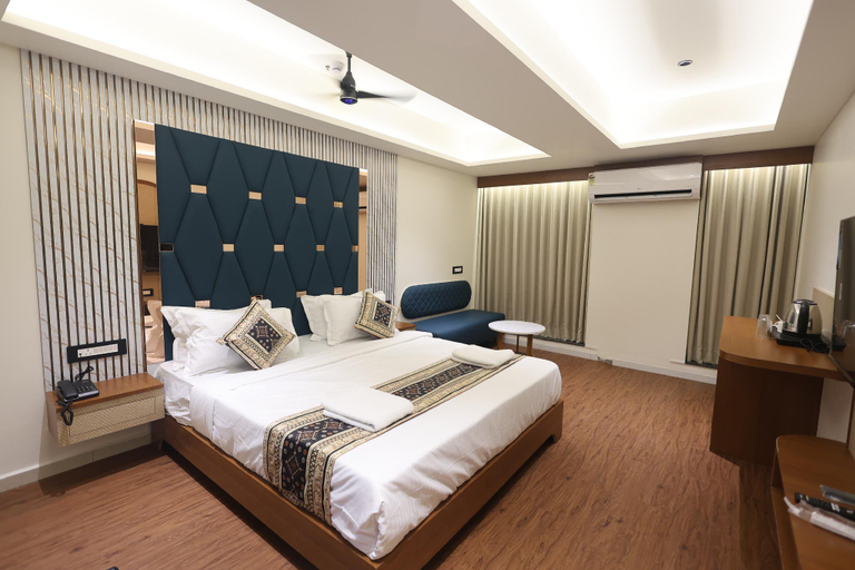 Bed, Hotel Heaven Green, Rajkot