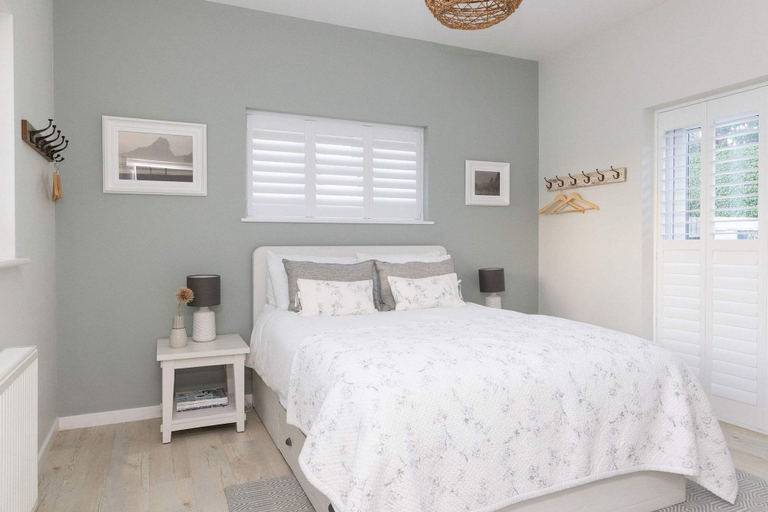 Room 3, Luxury Beachfront Retreat for 14 With Hot Tub, West Sussex