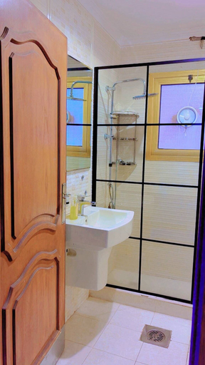 Bathroom 3, London Hotel Apartments