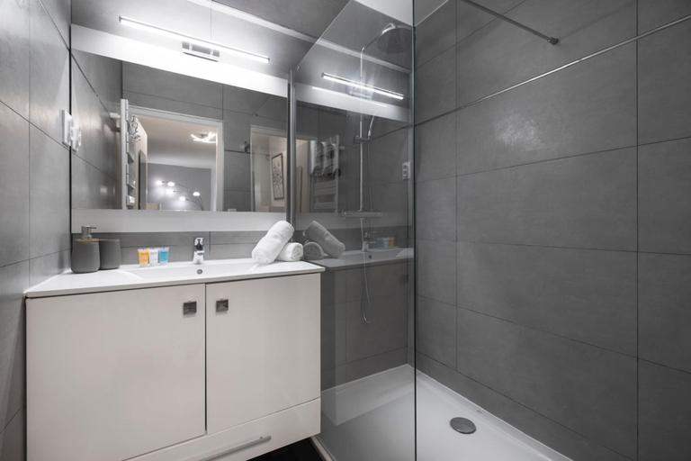Room 5, Bright One Bedroom Apartment in Cannes - 2394, Alpes-Maritimes