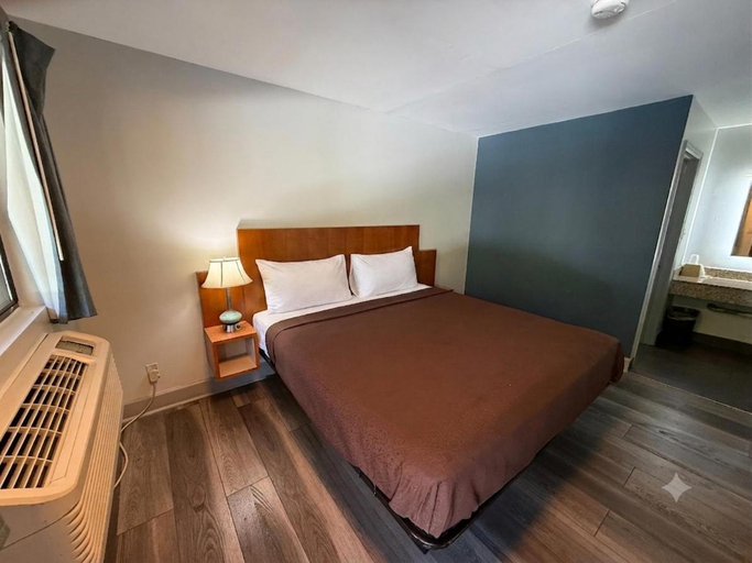 Bedroom 2, King's Inn Motel, Granville