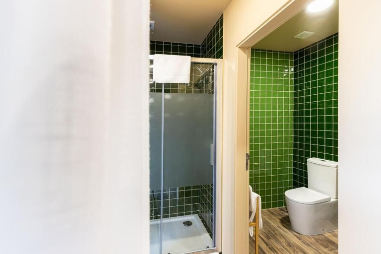 Bathroom 5, Dorigem Rooms, Alijó