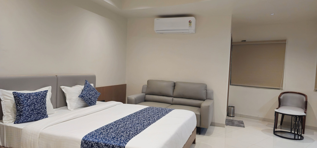 Room 3, Hotel Centrum, Surendranagar