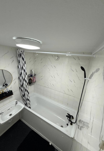 Bathroom 3, Apartment Sleeps 2 With Free Parking, London