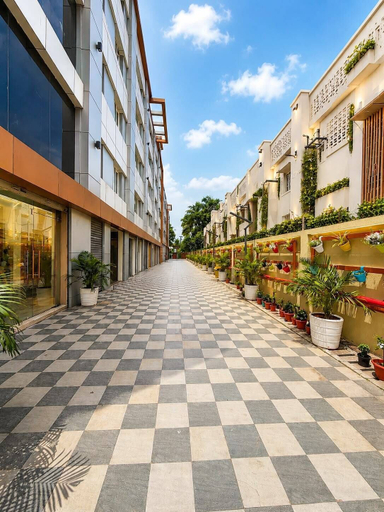 Property grounds, Hotel Camellia Grand, Khordha