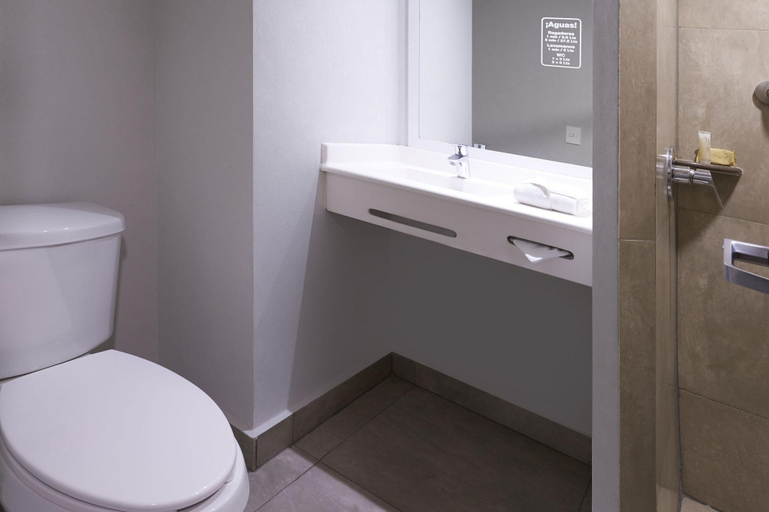 Bathroom 3, City Express Junior by Marriott Ciudad Juarez Consulado, Juárez