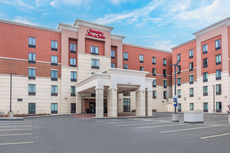 Exterior & Views 2, Hampton Inn & Suites Cincinnati/Uptown-University Area, Hamilton