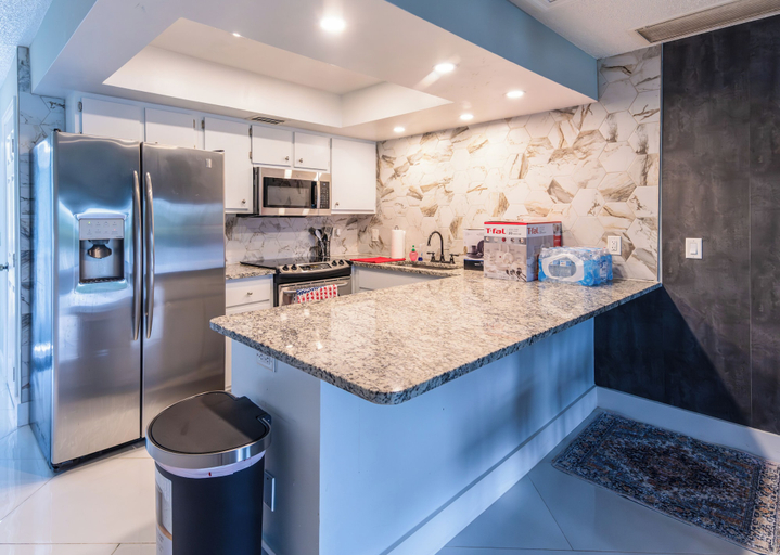 Private kitchen 4, Lakeside Oasis Fort Myers, Lee