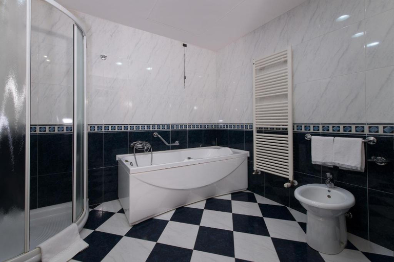 Bathroom 4, Parma and Congressi Hotel, Parma
