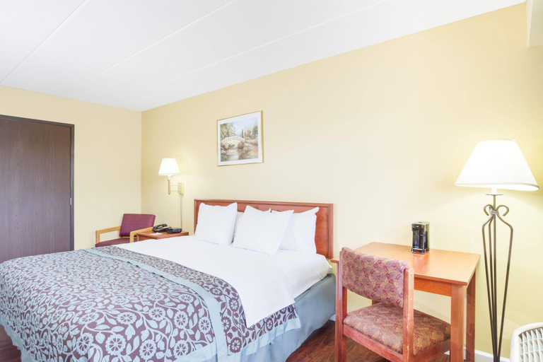 Bedroom 4, Days Inn by Wyndham Athens, Athens