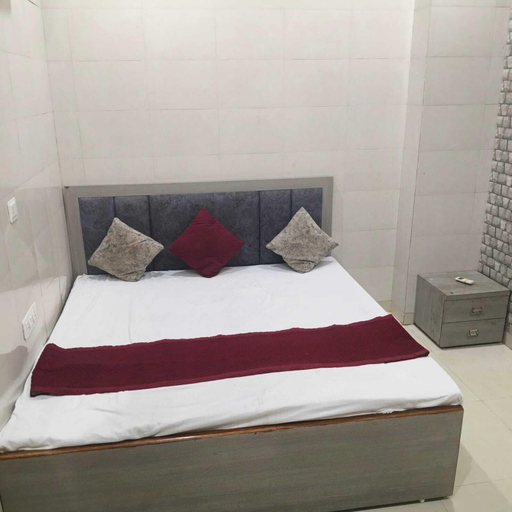 Room 5, Krapalu Hari Dham, Mathura