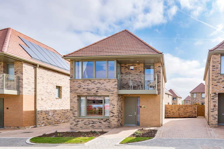 Room 2, Stylish 4-br House - Free Parking Nice Garden, Oxfordshire