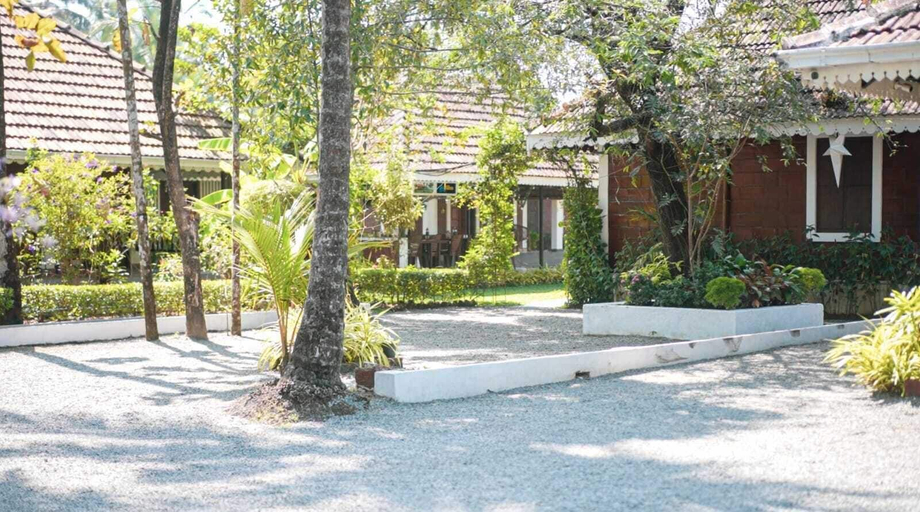 Property grounds 2, Kochi Riverside Homestay, Ernakulam
