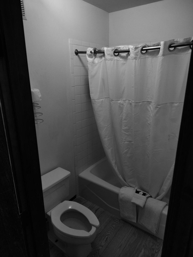 Bathroom 5, Heritage Inn, Major