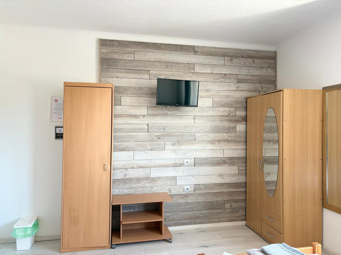 Bedroom, Makss, Wels