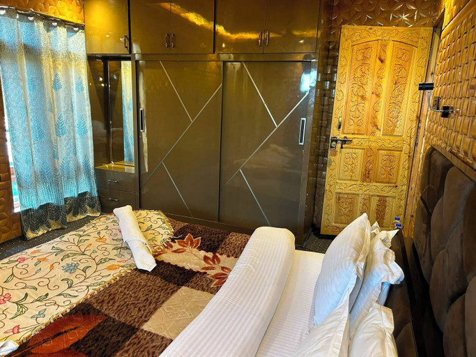 Room 5, The Water Front Homestay, Srinagar