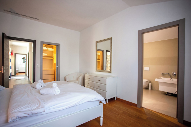 Room 5, Villa Lara With Pool Walk To Sea, Medulin