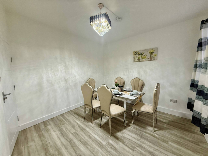 Dining room, Spacious 5 Bedrooms in Excel Big Ben and Westfield, London