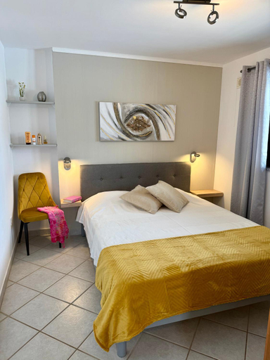 Bedroom 2, Livita Apartments, Vir