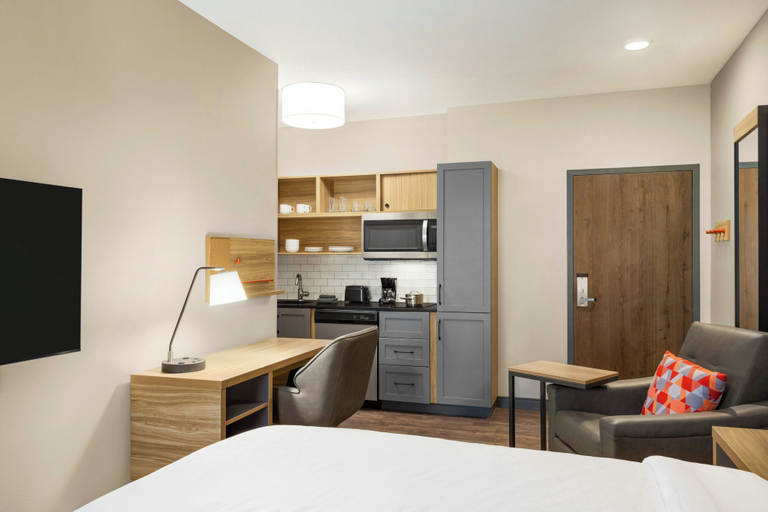 Bedroom 3, Candlewood Suites OAKWOOD by IHG, Hall