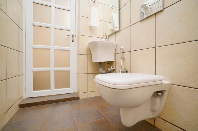 Bathroom, Riverside GuestHouse, Kozhikode
