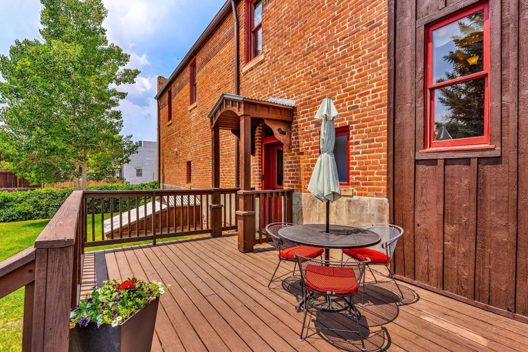 Outdoor dining, The Wildflower Hotel, Custer