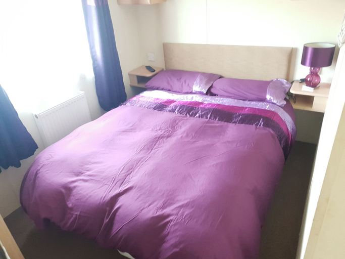 Room 5, 10 Berth Caravan Butlins Skegness Pet Friendly, Lincolnshire