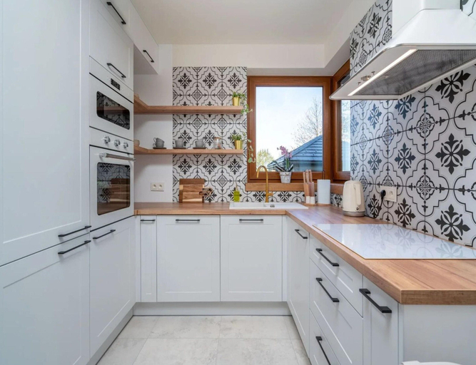 Private kitchen 2, Large Holiday Villa With Garden, Sauna and Jacuzzi, Wadowice
