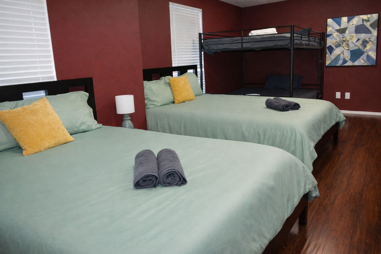 Room 3, Sleeps 16 Game Room Firepit Grill Frisco, Collin
