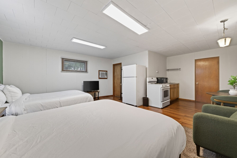Room 2, Oak Crest Motel, Adams