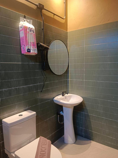 Bathroom 3, Navara Resort, Pathiu
