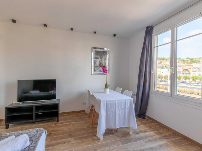 Others 5, Beautiful equipped apartment in downtown Deauville 4P/1BR, Calvados