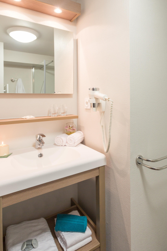 Bathroom 3, Appart'City Confort Reims Centre, Marne