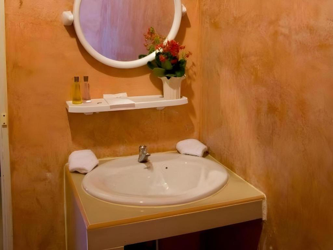 Bathroom, Lom Rak Resort, Suan Phung