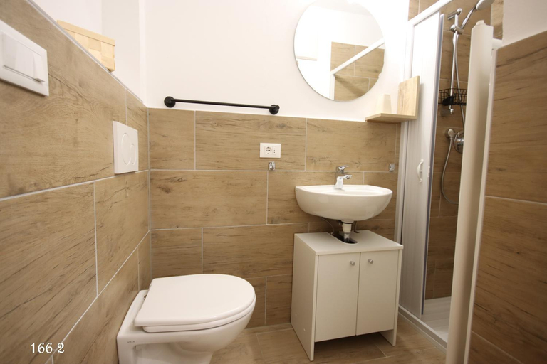 Bathroom, Aurturist Dobbiaco Roulette, Bolzano