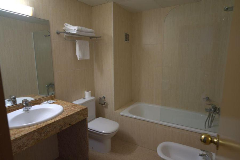 Bathroom 3, Checkin Caribe, Girona