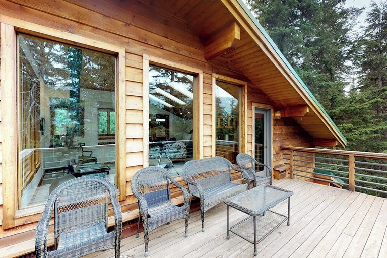 Interior 5, Girdwood Compound: Jetted Tub, Mountain Views,, Anchorage