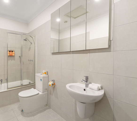 Bathroom 5, City Limits Hotel, Melbourne