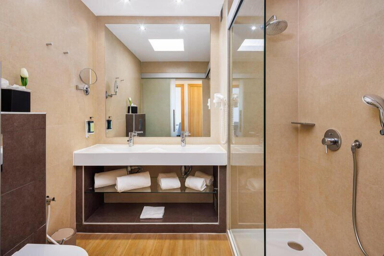 Bathroom 5, Jupiter Algarve Hotel - Beach & Spa, Portimão