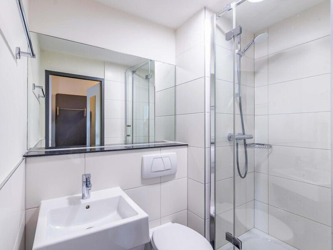 Bathroom, B&B HOTEL Bochum Hbf-Nord, Bochum