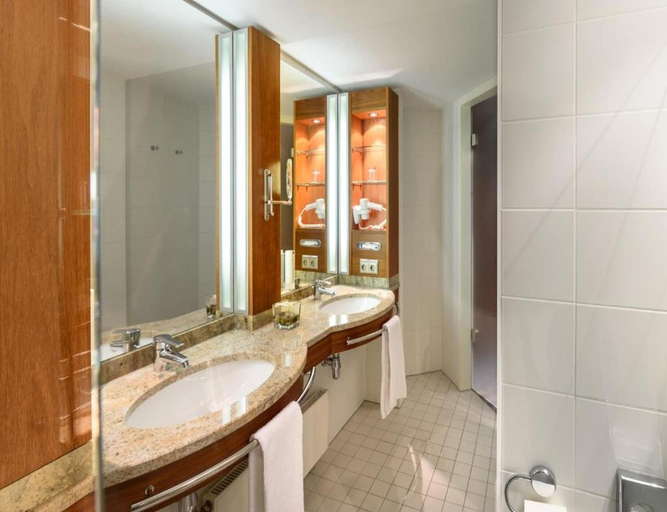 Bathroom 5, Sunday Hotel München Airport Freising, Freising
