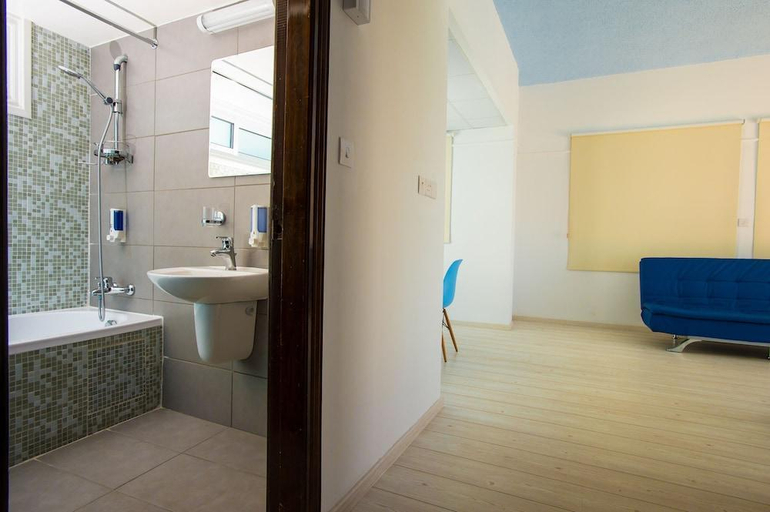 Bathroom 3, Tsanotel