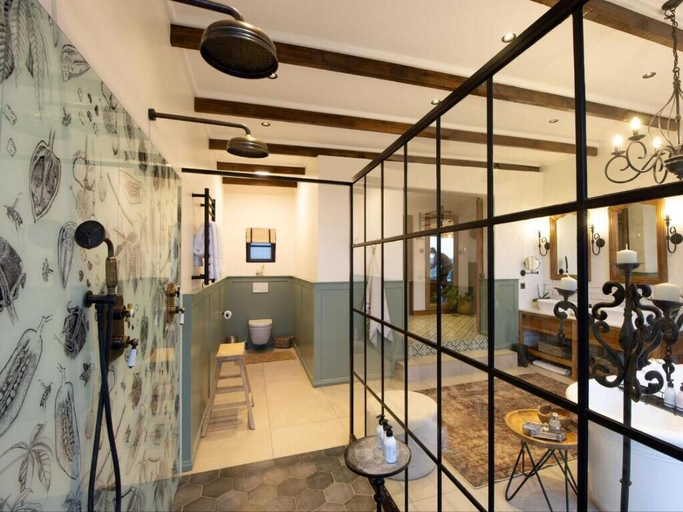 Bathroom 4, Otjiwa Mountain Lodge, Omatako