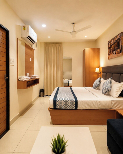 Room 2, Royal Regal-rooms & suits, Gwalior